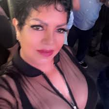 Fit for a fête. The Mila for Holiday 2023 #MichaelKors.  https://www.michaelkors.com/mila-small-leather-shoulder-bag/30F3GIMM1L.html?dwvar_30F3GIMM1L_color=0001