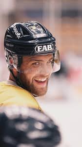 Idag hade vi frukost tillsammans med 70 partners på @husqvarnasverige. De  fick lyssna på David Ullström som pratade om sin hockeykarriär och sitt  engagemang i insamlingen till förmån för Sanni Hakala. Dessutom