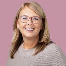 Success University for Women in Leadership: Fraser, Jan, Scheers,  Catherine, Seeley, Kathleen, Ashmore, Jani, Blanco-Ioannou, Dina, Bosh,  Nannette, Caesar, Marie-Jo, Commissiong, Giselle, Edwards, Derra, Isaak,  Tracy: 9781978257573: Amazon.com: Books