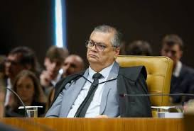 Flávio Dino sofre fratura em casa e não participará de ‘Gilmarpalooza’