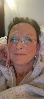 Söker bara seriöst. Bor på en egen ö. Har bilverkstad sen 20år. Bor med min  rottweiler Lea som är snar tre år och jag 45år