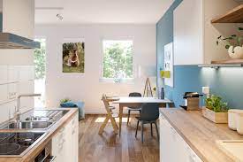 Dann hat die wohnung auch einen balkon. Neuer Glanz In Hellersdorf