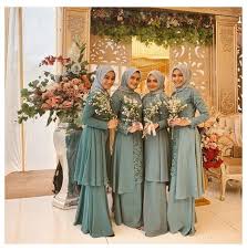 Model baju bridesmaid hijab memang beraneka ragam, tetapi terkadang sulit menemukan style yang cocok dengan tipe tubuh. 140 Ide Bridesmaid Di 2021 Pakaian Pesta Gaun Gaun Pengiring Pengantin