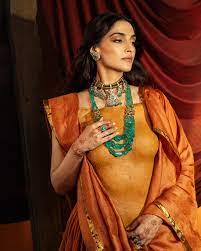 Wrapped in khadi and the earth's essence, honoring tradition and the divine within. ✨ Wearing Sinah | Body Ornament by @thevernacularmodern, crafted from Karnataka red soil and Multani clay, paired with a