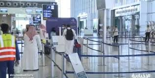 ويقع على مساحة 375 كيلومترا مربعا، ويقع على بعد 35 كيلومترا (22 ميل) شمال العاصمة الرياض. Ø´Ø§Ù‡Ø¯ Ù…Ø·Ø§Ø± Ø§Ù„Ù…Ù„Ùƒ Ø®Ø§Ù„Ø¯ ÙŠØ³ØªØ£Ù†Ù Ø§Ù„Ø±Ø­Ù„Ø§Øª Ø§Ù„Ø¯Ø§Ø®Ù„ÙŠØ© ØµØ­ÙŠÙØ© Ø§Ù„Ù…ÙˆØ§Ø·Ù† Ø§Ù„Ø¥Ù„ÙƒØªØ±ÙˆÙ†ÙŠØ©