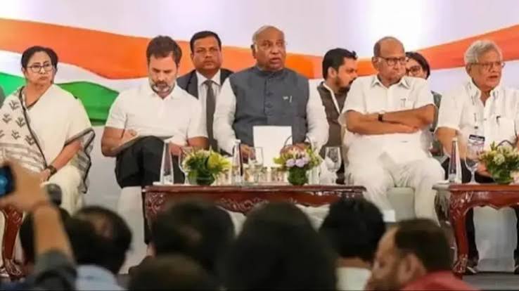 इंडिया' गठबंधन के नेताओं की आज होने वाली वर्चुअली बैठक टली, 'वोट चोरी' के खिलाफ रणनीति पर होनी थी चर्चा - India TV Hindi