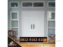 Pintu dapur minimalis dua daun, dengan desain yang tipis dan tanpa motif atau ukiran setelah melihat beberapa inspirasi model pintu minimalis yang telah sejasa.com berikan di atas. 0812 9162 6108 Fortress Model Dua Daun Pintu Rumah Minimalis Kab Tangerang Jualo