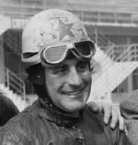 Les Graham's Instagram, Twitter & Facebook