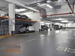 Auch Bei Geringer Einbauhohe Konnen Zwei Fahrzeuge Komfortabel Ubereinander Geparkt Werden Durch Die Neigung Der Unteren Plattform Parkgarage Fahrzeuge Garage