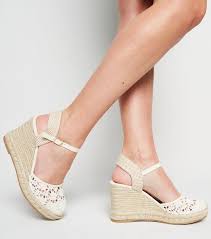 Check spelling or type a new query. Espadrilles Compensees Blanc Casse En Crochet New Look
