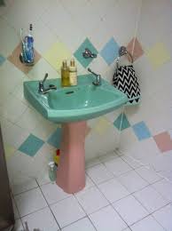 Vintage 1950s Bathroom Suite Kitsch Retro Bathrooms Kitsch Decor Bathroom Inspiration