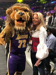 Not all nba team mascots make it. Bailey La Kings On Twitter Huge Thanks To Jeaniebuss And The Lakers For Having Me Out Tonight I Had An Amazing Time
