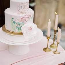 Pink Elegant And Creative Wedding Cake On Pink Table Runner Cake Table Wedding Cake Table Wedding Cake Pops Vintage Cake Tables