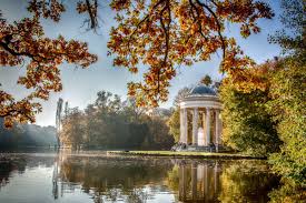 Park Nymphenburg In Autumn Munchen Bayern Bayern Munchen