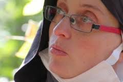 Le Clarisse, Suor Roberta, il basket, la dolce melodia della cetra  e…aggiungi un posto a tavola…