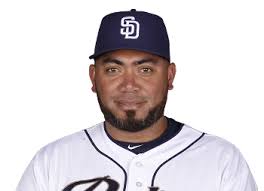 Seattle adquiere a Benoit de los Padres por dos prospectos