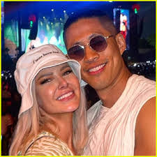 Ariana Daniel's Instagram, Twitter & Facebook