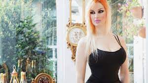 Kandilli'deki dragos ismi verilen örgüt merkezinde adnan oktar ile birlikte yaşar. Kedicik Merve Buyukbayrak Mahkemede Adnan Oktar In Cinsel Hayatini Ovdu