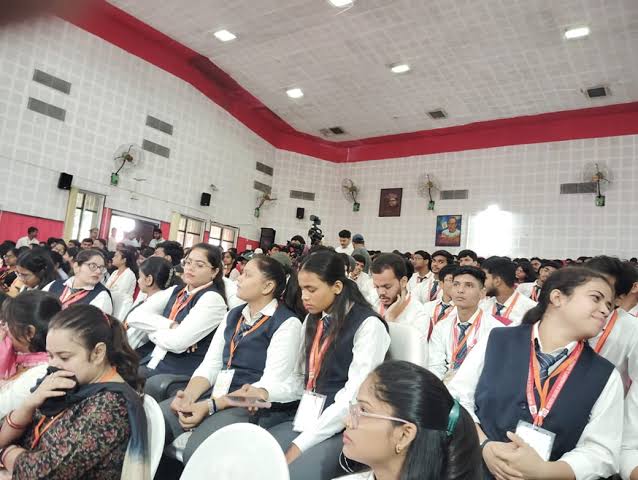 युवा संवाद:नितिन नवीन बोले- युवा साथी मुझे भी सुझाव दें, पंकज चौधरी ने युवाओं को बताया देश की प्रगति का इंजन - Bjp National President Nitin Navin Interact With Gen Z At