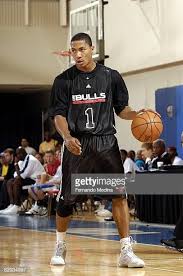 Derrick Rose Of The Chicago Bulls Moves The Ball Up Court During The 2008 Orlando Pro Summer League Game Against The Indian Derrick Rose Basketball Nba Players