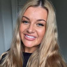 Would you rather a hotel or Airbnb in Dubai, why or why not?