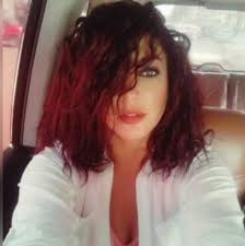 ولدت ونشأت في محافظة اللاذقية، والدها الناقد السينمائي محمد فواخرجي ووالدتها ابتسام اديب لديها أخ يكبرها سنا اسمه اشرف يعمل في دبي وأخت غير شقيقة تسمى نهى يوسف معلا وقد توفيت عام 2016 تخرجت من كلية الآداب. Ø³Ø¨Ø¨ Ø¥Ù†Ø³Ø­Ø§Ø¨ Ø³Ù„Ø§Ù ÙÙˆØ§Ø®Ø±Ø¬ÙŠ Ù…Ù† Ø¨Ø§Ø¨ Ø§Ù„Ø­Ø§Ø±Ø© 9