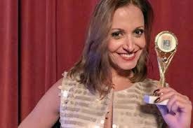 Ariane Rocha vence o Miami Web Fest