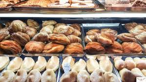 This is arguably the best pizzeria in naples. Naples Local Food Guide 7 Neapolitan Dishes You Must Eat And The Best Places To Find Them