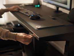 Sie suchen einen gaming schreibtisch test? Der Nevi Gaming Schreibtisch Von Herman Miller X Logitech G De Herman Miller Gaming