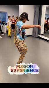 We are Honored to have the Bachata Legend herself @desireegodsell teaching  at @fusionexperiencesocial this Sunday March 23rd😍🙌🏼🫂, Workshop with  Desiree starts at 7pm and is beginner friendly🤓, You ...