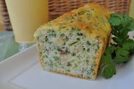 Cake Aux Herbes Fraiches Et Yaourt Au Lait De Chevre Recette Ptitchef Recette Lait De Chevre Cake Courgette Chevre Alimentation