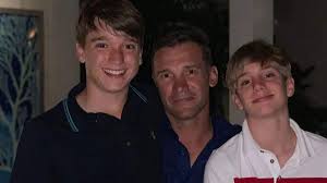 Підписались на всіх, за ким стежить тренер збірної україни. 17sb9u1pnyohjm