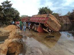 Resultado de imagem para Ilustração: atoleiro nas estradas de barro do pará