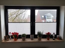 Bunt Aber Gedeckt Sind Die Farben In Denen Die Plissees Dieser Stoffgruppe Erhaltlich Sind Der Kreppstoff Selbs Fenster Plissee Plissee Einrichten Und Wohnen