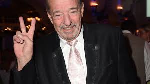 Nach seiner Herz-OP: Ralph Siegel im Rollstuhl bei Event