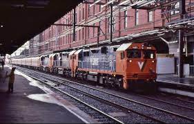 Today S Historic Pic 30 Yrs Ago Today N465 N472 N475 With Vline Train 8485 To Traralgon At Platform 1 Melbourne Flinders St Augus Model Railway Train Railway
