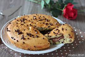50 g di gocce di cioccolato fondente 150 g di zucchero 400 g di fragole fresche 2 uova grandi 50 g di burro 1 bustina lievito per dolci. Torta Con Gocce Di Cioccolato E Nutella