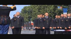 Fondé en 1982 par charles hernu alors ministre de la défense, il devient une unité de la garde républicaine en 1994. Fleur De Paris Par Le Choeur De L Armee Francaise Youtube
