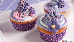 La pasta di zucchero bimby è una ricetta molto utile se vuoi decorare le tue torte con un pizzico di originalità, colorata e deliziosa che mette allegria! Muffin Con Pasta Di Zucchero Per La Festa Della Mamma Ricetta It