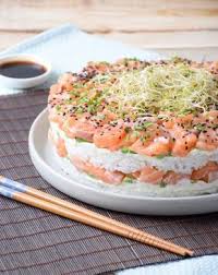 Le Sushi Cake Bien Plus Rapide Que Les Sushis Anneso Fashioncooking Recette Repas Bebe Recette Sushi Recette