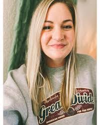 Sarah Driver's Instagram, Twitter & Facebook