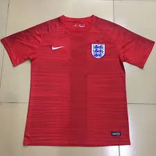 En plus du championnat de premier league qui réunit les ténors british dont les fameux big four, arsenal. 17 18 England Away Red Men Football Shirt