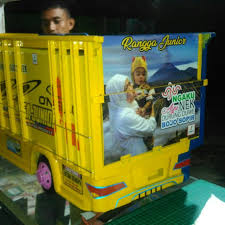 Pertama kita print dulu gambar atau. Jago Desain Pemasangan Stiker Printing Pada Miniatur Truk ÙÙŠØ³Ø¨ÙˆÙƒ