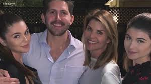 Mossimo giannulli was born and raised in southern california, a region of the country heavily influenced by a casual, beach lifestyle. Full House Star Lori Loughlin Mossimo Giannulli Sentenced King5 Com