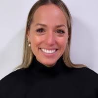 Kara Sutton's Instagram, Twitter & Facebook