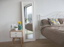 Articoli magici e interessanti che non puoi trovare altrove. Specchio Moderno Da Parete Con Cornice Bianca 51x141cm Lunel Beliani It