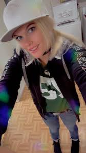 Let's play a game. It's a high 9' this afternoon in Tulsa and I'll admit  I'm freezing 🥶 I'll start A: article