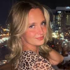 Amber Hilliard's Instagram, Twitter & Facebook