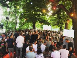 Im gegensatz zum meer bieten viele binnengewässer durch überwachte badestellen einen sicheren badespaß für die ganze familie. Bar Am See Haus Munichsummer Seehaus Championsleague Biergarten Munchen Englischergarten Facebook
