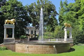 12 Schlosser In Berlin Die Einen Ausflug Wert Sind Von Britz Bis Bellevue In 2020 Ausflug Berlin Tourismus Jagdschloss